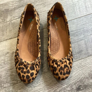 Baretraps Norma Leopard Print Wedges Size 7M